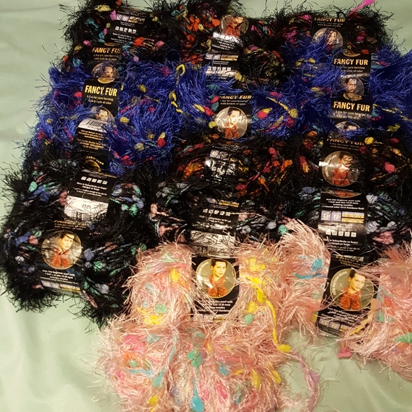 Lion brand fancy fur - Picture 2 of 3